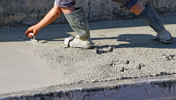 mortier pour voirie sur un trottoir