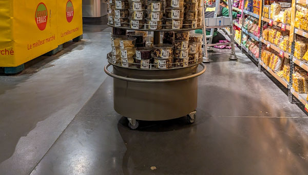 sol en beton dans un supermarche